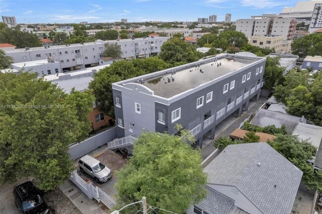 Building Photo - 1421 SW 3rd St