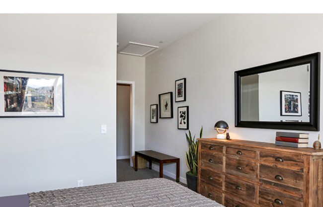 Building Photo - 3921 N Eagle Rock Blvd