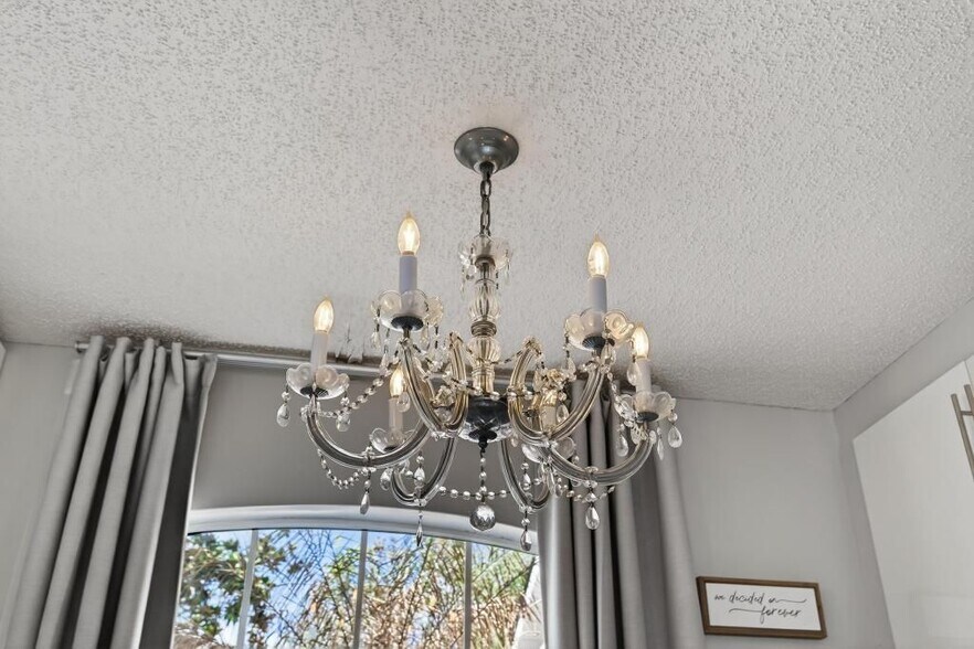 Building Photo - 805 Old Bridge Rd