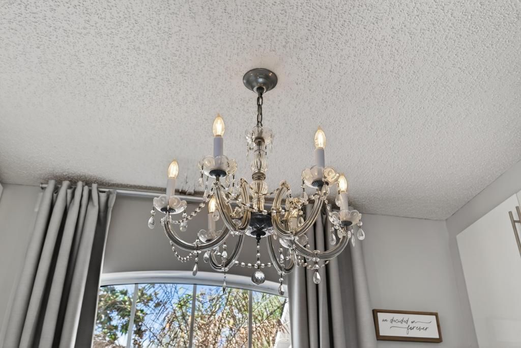 Building Photo - 805 Old Bridge Rd