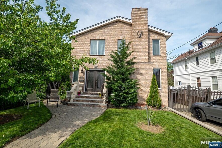 Primary Photo - 65 2nd St