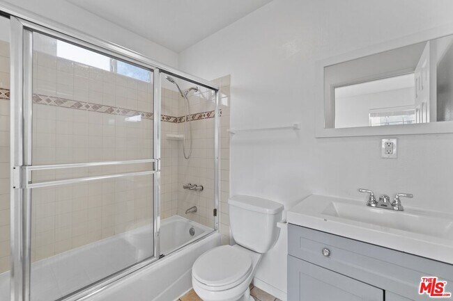 Building Photo - 1128 Irolo St