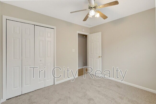 Building Photo - 110 York Ln