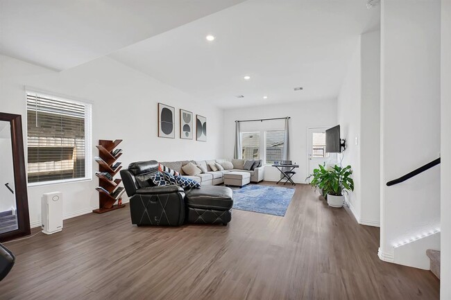 Building Photo - 18122 Rockvine Dr