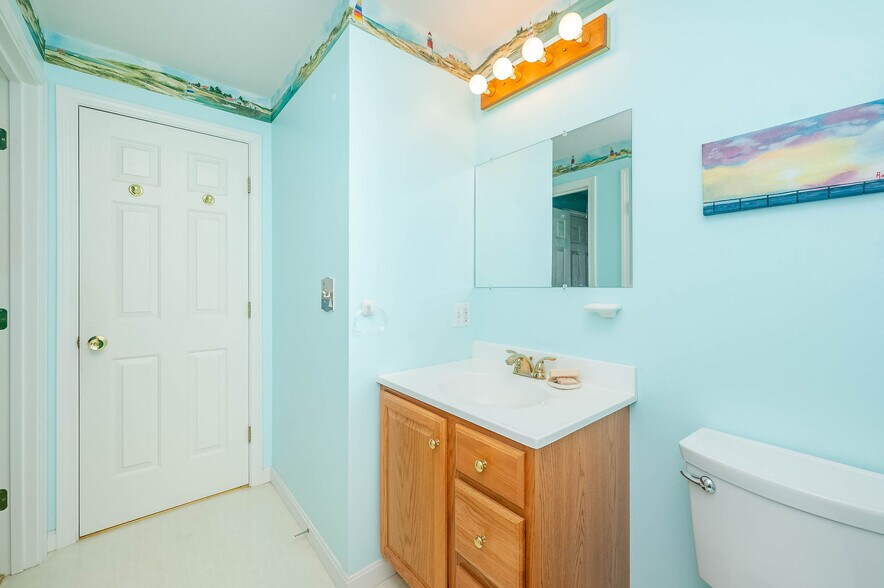 Building Photo - 790 York St