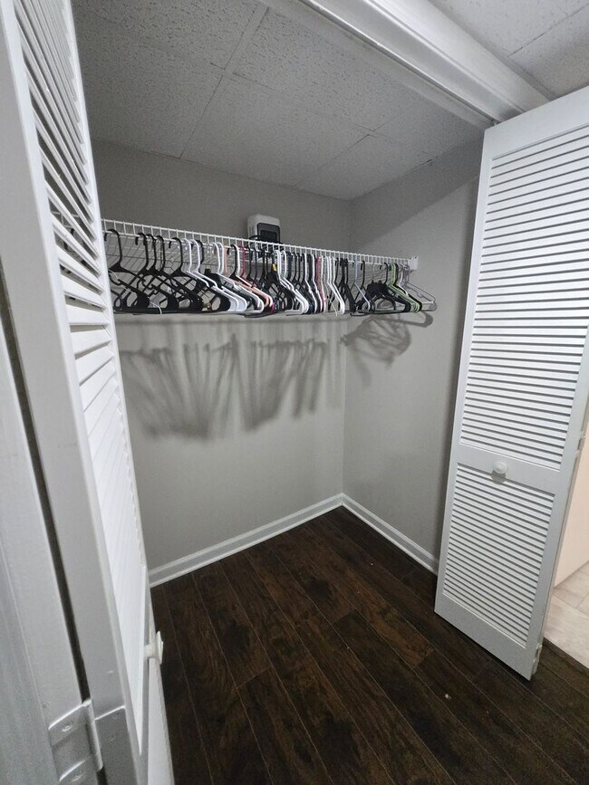 Building Photo - 1569 Colony Park Dr