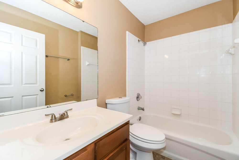 Building Photo - 5549 Oak Crossing Dr