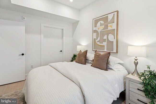 Building Photo - 30 W Allens Ln