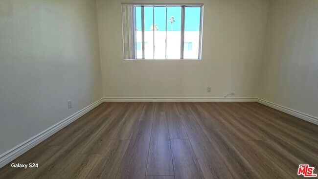 Building Photo - 140 N Berendo St