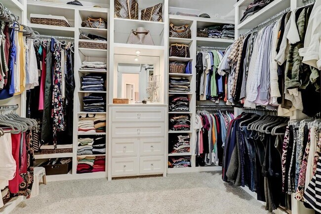 Building Photo - 5805 Larkin St