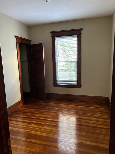 Building Photo - 123 N Lowell Ave