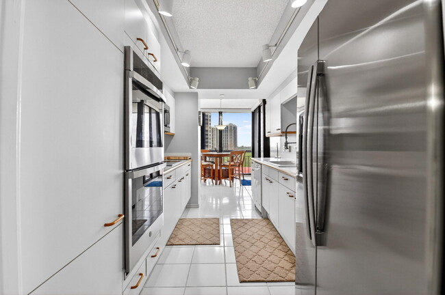 Building Photo - 4100 N Ocean Dr