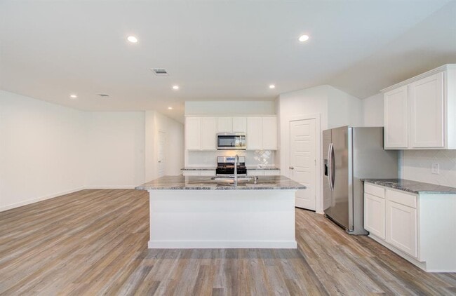 Building Photo - 8707 Shumard Oak Dr