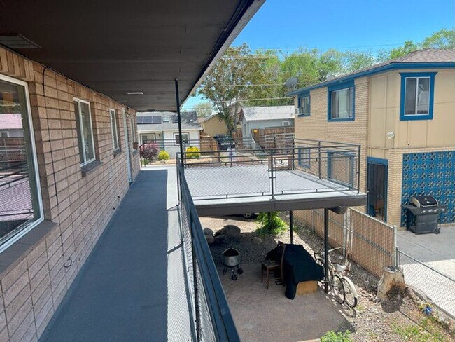 Building Photo - One Bedroom Upstairs Reno Apartment