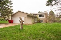 Building Photo - Move-In Ready 4 bed 2 bath off of West Circle Drive Available NOW!