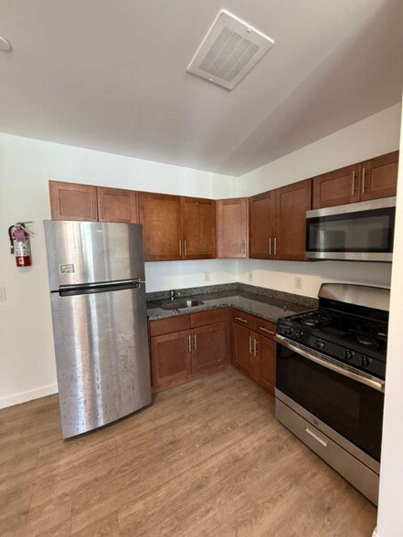 Building Photo - 329 W State St