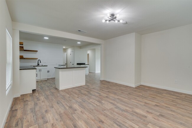 Building Photo - 2151 E Overton Rd