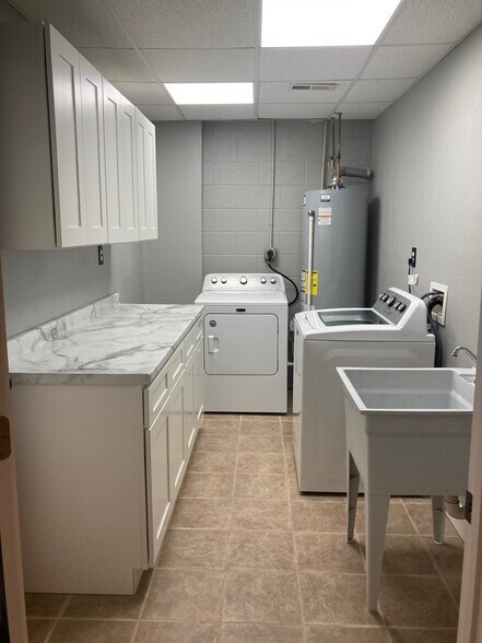 Building Photo - 490 Beechwood Cir