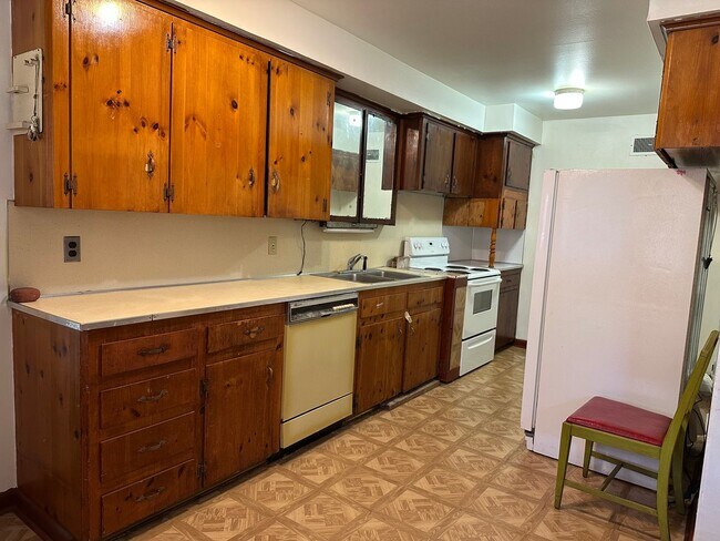Building Photo - Contact Peggy at 501-676-1758