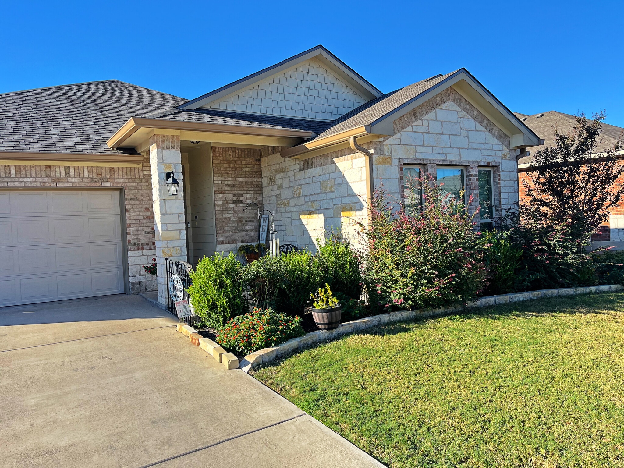 Building Photo - 7303 Abalone Way