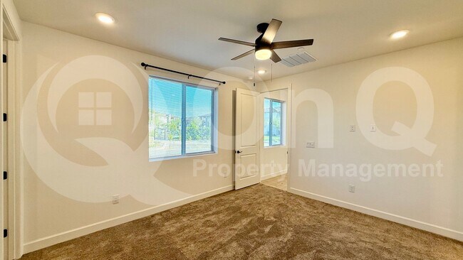 Building Photo - 2121 W Sonoran Desert Dr