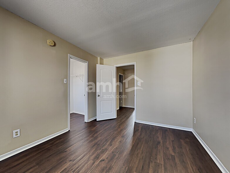 Building Photo - 10715 Inspiration Dr