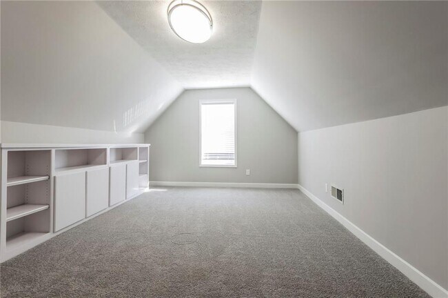 Building Photo - 2323 Heatherton Cir
