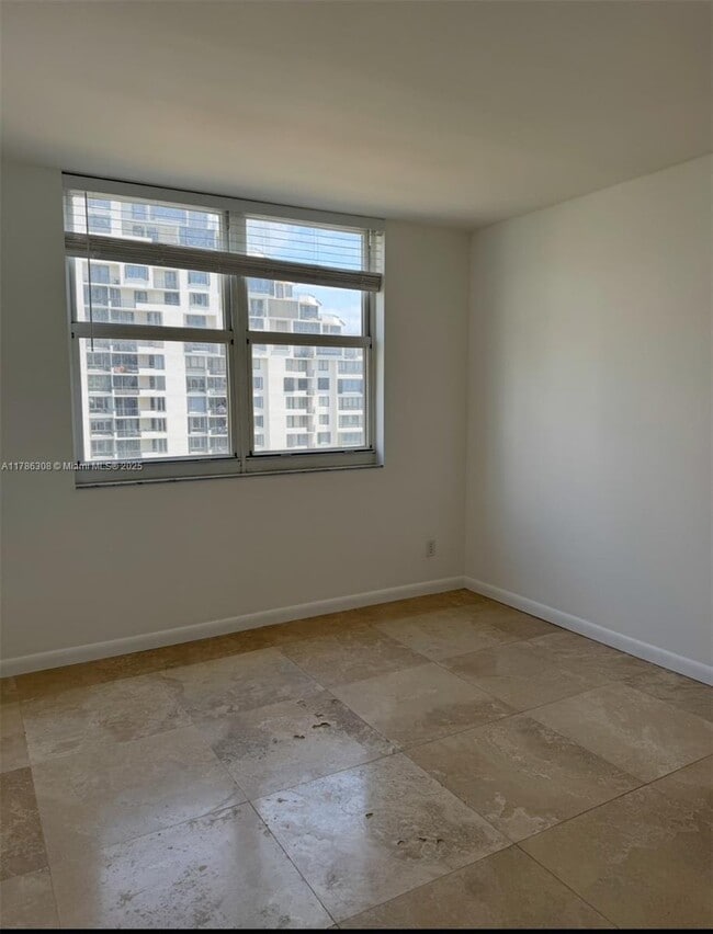 Building Photo - 770 Claughton Island Dr