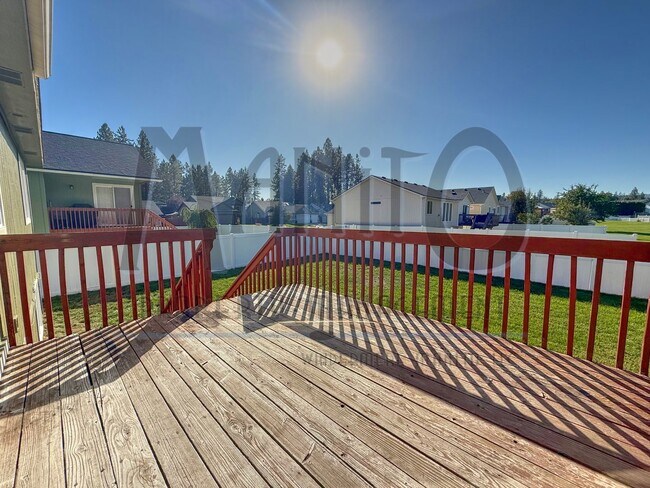 Building Photo - Beautiful Gleneden Heights Home