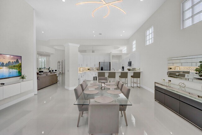 Building Photo - 6564 Somerset Cir