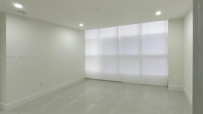 Building Photo - 18181 NE 31st Ct