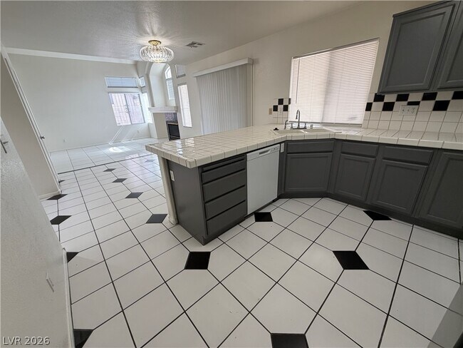 Building Photo - 8089 Kentshire Dr