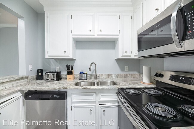 Building Photo - 2 br, 1 bath House - 3930 Azalea Drive Unit D