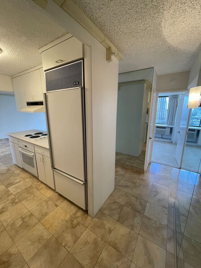 Building Photo - 2 bed, 2 bath at the Marco Polo. Dont miss...