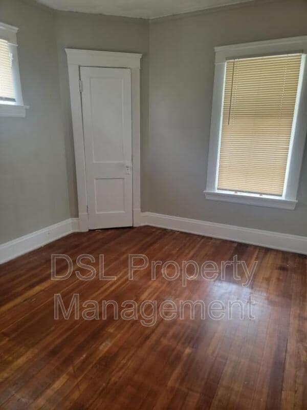 Building Photo - 3555 E 143rd St