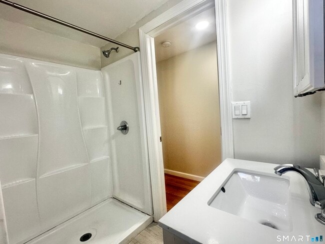 Building Photo - 49 Pleasant St