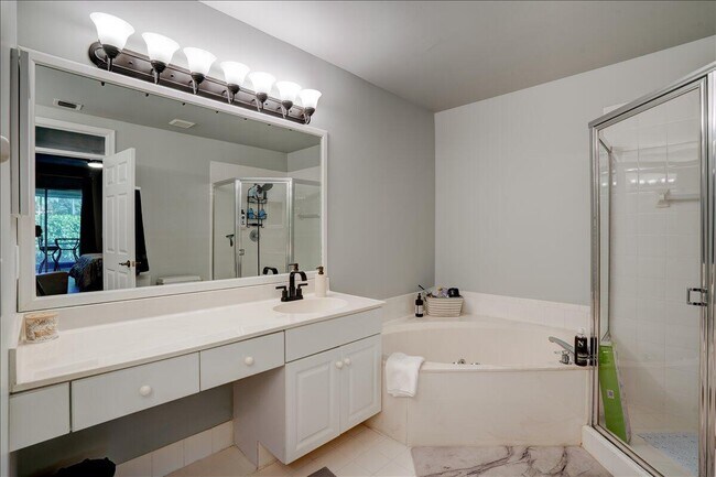 Building Photo - 10173 Andover Coach Cir