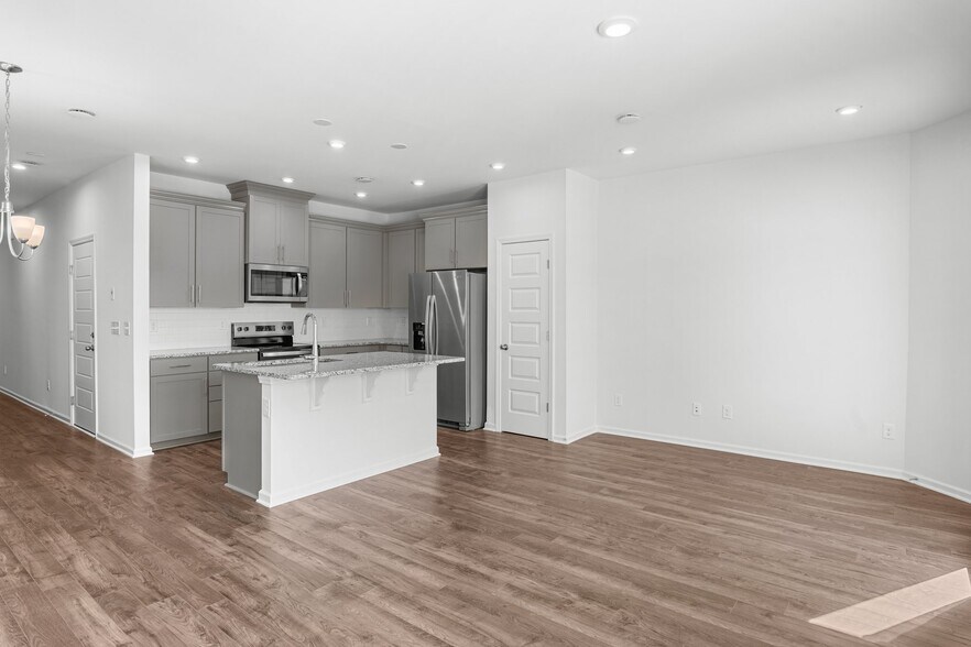 Building Photo - 5338 Bellflower Hls