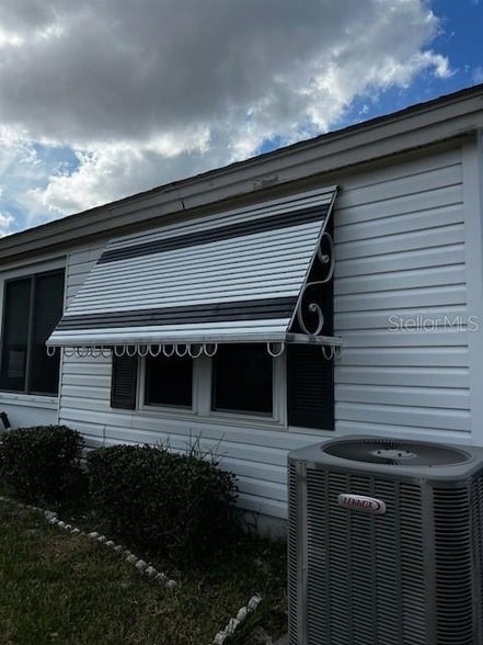 Building Photo - 731 Agua Way