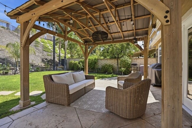 Building Photo - 24051 Via Cresta
