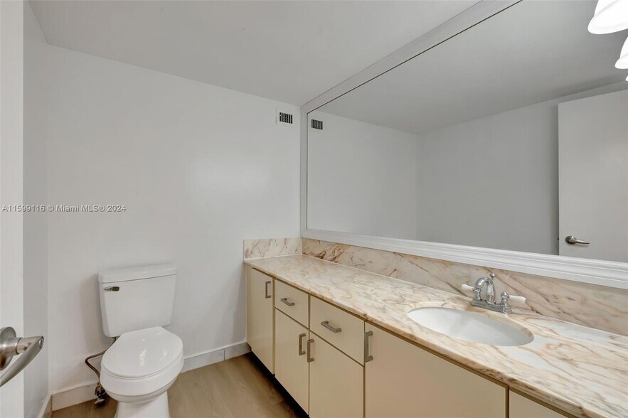 Building Photo - 5401 Collins Ave