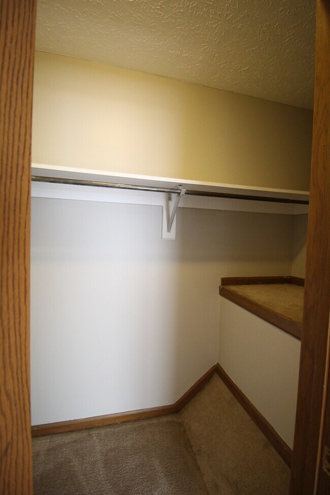 Building Photo - 2 bedroom ranch, duplex
