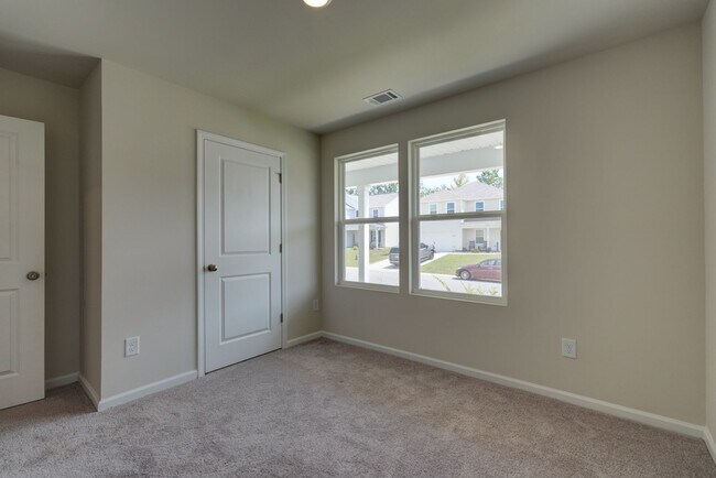 Building Photo - 220 Ingleby Rd