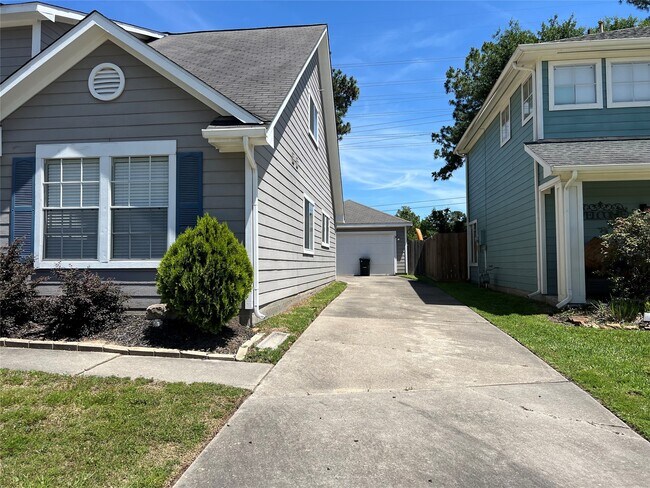 Primary Photo - 19106 Spruce Bough Ln