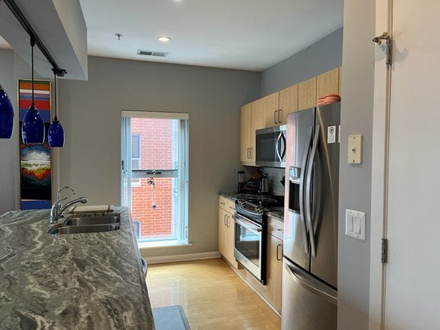 Building Photo - 1222 Chicago Ave