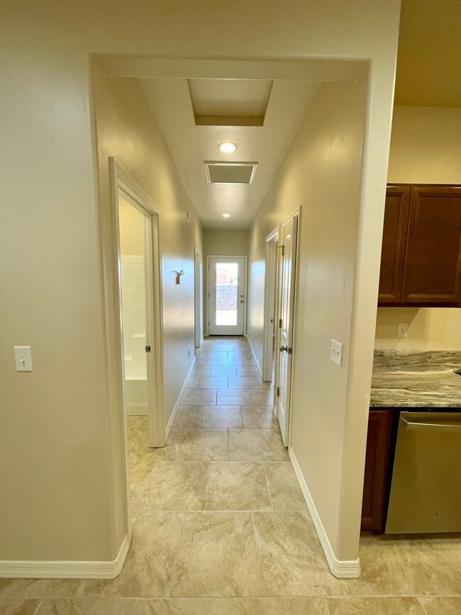 Building Photo - Newly Constructed 2 Bedroom Home!
