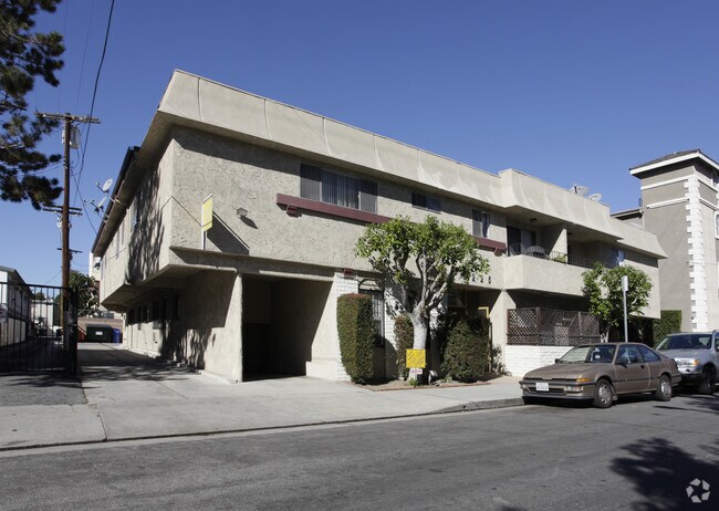 Building Photo - 4225 Vineland Ave