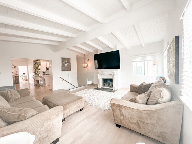 Building Photo - 1230 2nd St