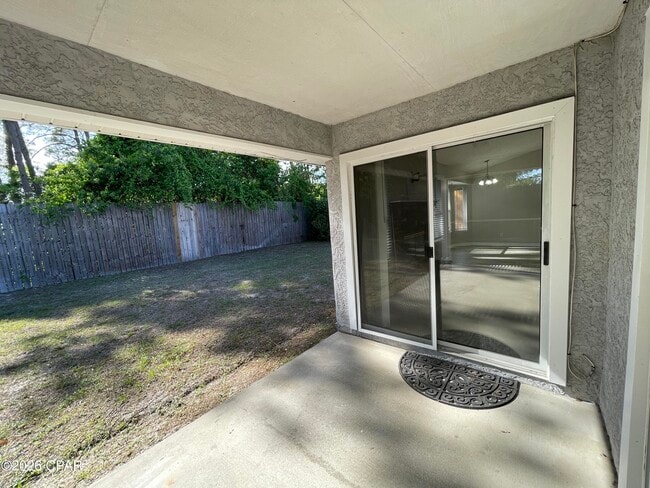 Building Photo - 140 Treasure Palm Dr