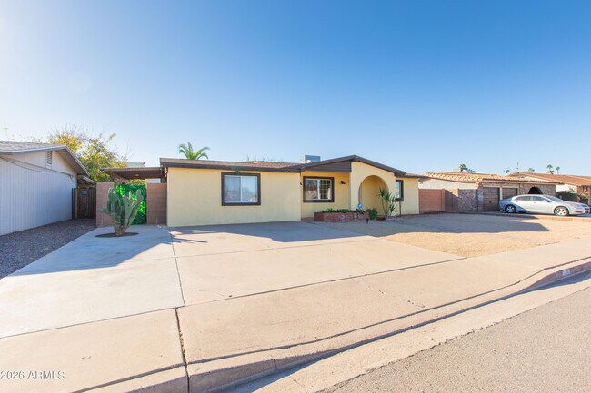 Building Photo - 1813 E Ellis Dr